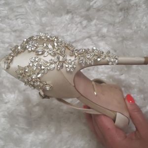 Badgley mischka gorgeous heels size 6.5